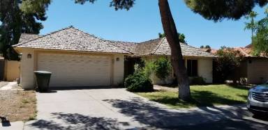 Main picture of 929 E Lamplighter Ln