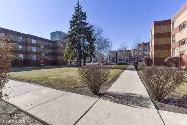 Main picture of 6201 S Indiana Ave