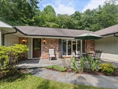 Main picture of 1050 Illahee Rd
