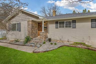 Main picture of 811 E Indiana Ave