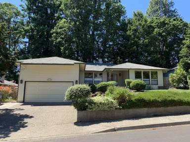 Main picture of 16819 NW Yorktown Dr