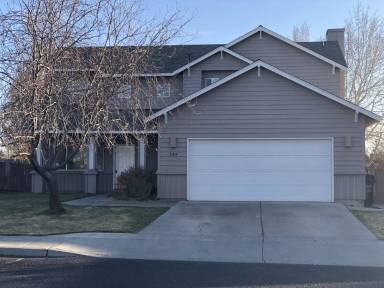 Main picture of 943 NW Oak Pl