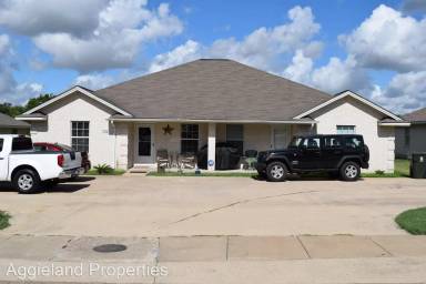 Main picture of 410 Freeman Ave