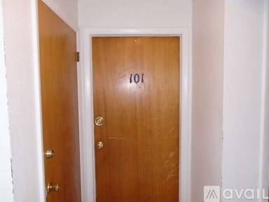 Main picture of 1005 W 13th St