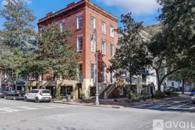 Main picture of 2 E Liberty St