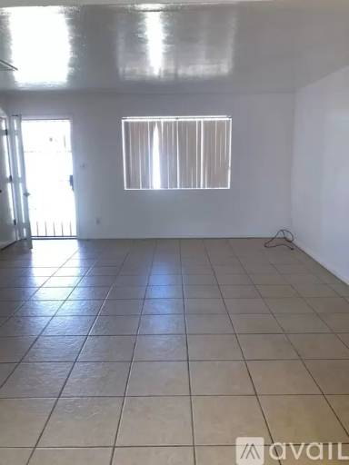 Main picture of 1555 N 6th Ave