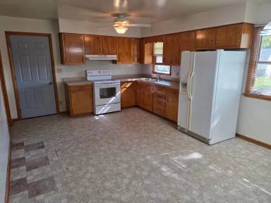 Main picture of 247 School St