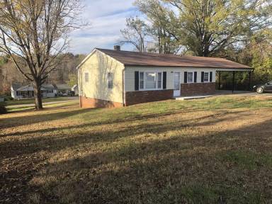Main picture of 317 Tabernacle Rd
