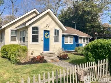 Main picture of 813 Clark St