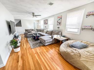 Main picture of 16 Fiske Ave