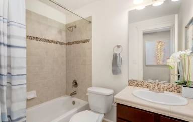 Main picture of 707 NW Market St