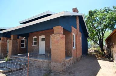 Main picture of 118 E 18th St
