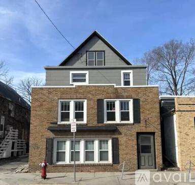 Main picture of 822 E Johnson St