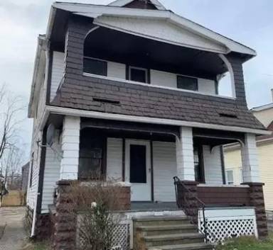 Main picture of 2800 E 122nd St