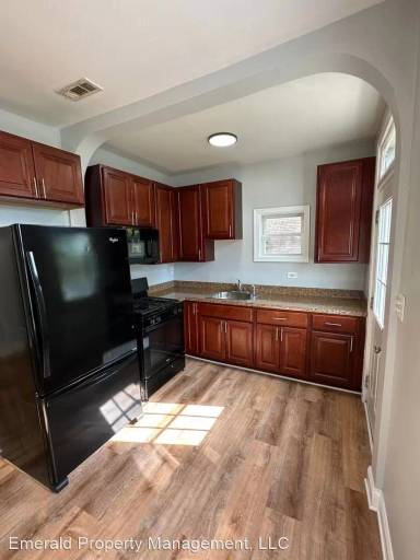 Main picture of 5212 Kenwood Ave