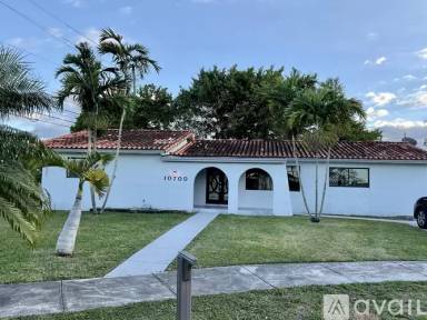 Main picture of 10700 SW 70th St
