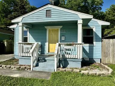 Main picture of 211 Preston Rd