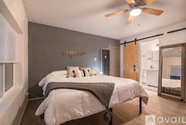 Main picture of 221 Girard Blvd SE