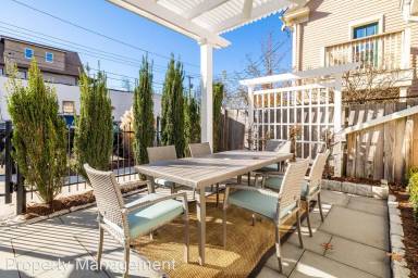 Main picture of 43 Woodland St