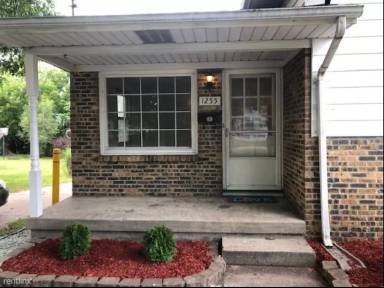 Main picture of 1255 33rd St SW