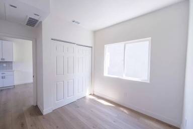 Main picture of 2860 Webster Ave