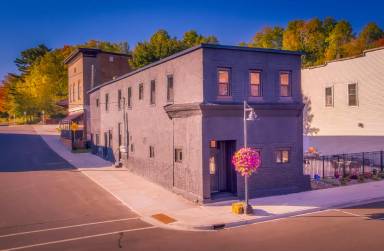 Main picture of 501 Iron St