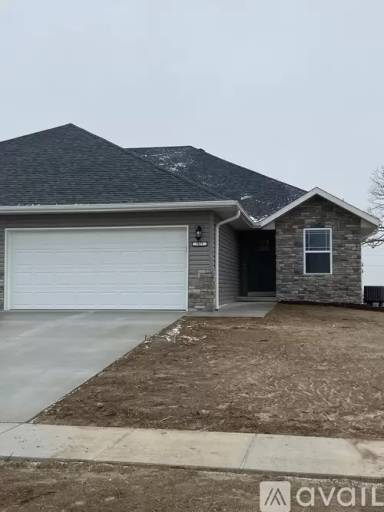 Main picture of 747 Olive St