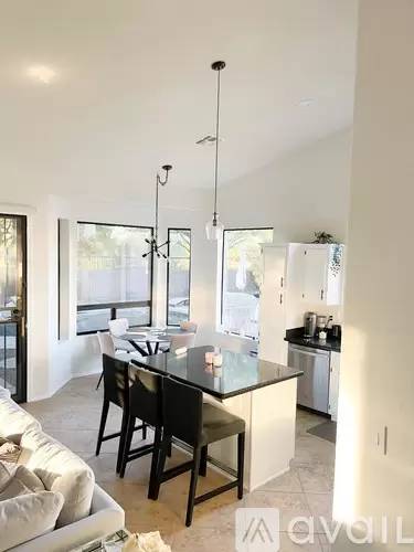 Main picture of 2922 N Rowen Cir