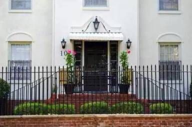 Main picture of 10 Logan St