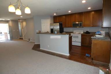 Main picture of 5790 Ceylon St