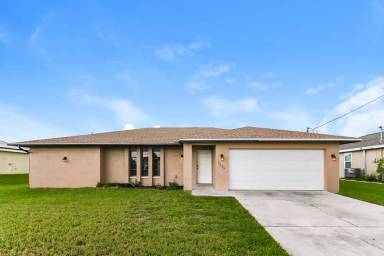 Main picture of 2529 SW 15th Pl