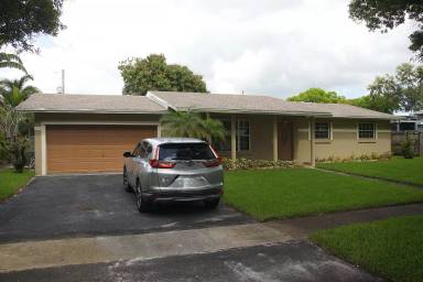 Main picture of 5221 SW 5th St