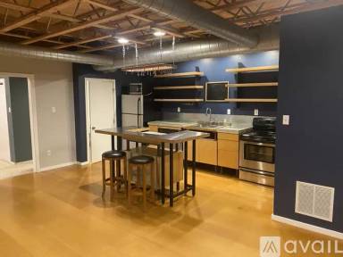 Main picture of 956 N High St