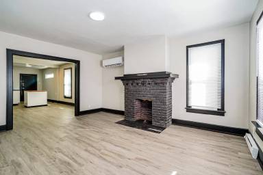 Main picture of 100 N Hague Ave