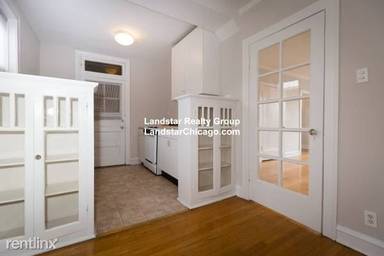 Main picture of 3150 W Belle Plaine Ave