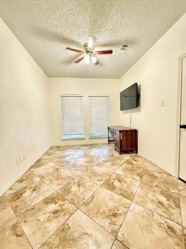 Main picture of 1405 Ridgemoor Ln