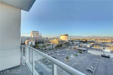 Main picture of 150 N Boulevard