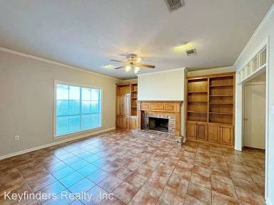 Main picture of 8422 Justin Ave