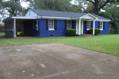 Main picture of 140 Creekside Dr