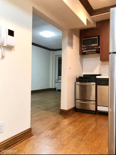Main picture of 165 E 83rd St