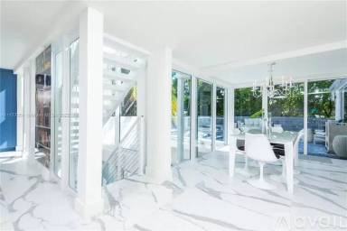 Main picture of 3590 Crystal View Ct