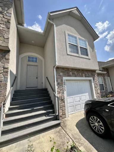 Main picture of 10325 Parkview Ave