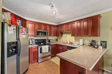 Main picture of Vista Way Village Condominiums