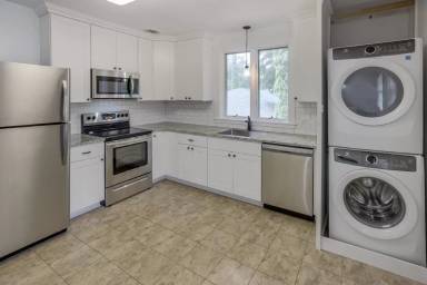 Main picture of 740 Washington Ave