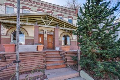 Main picture of 2564 River Dr