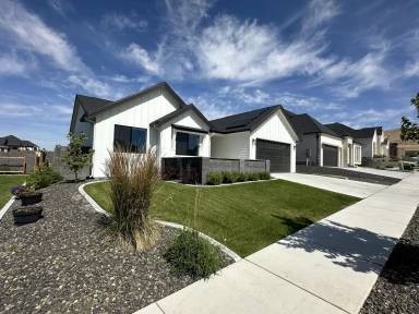 Main picture of 2285 Estate Ave