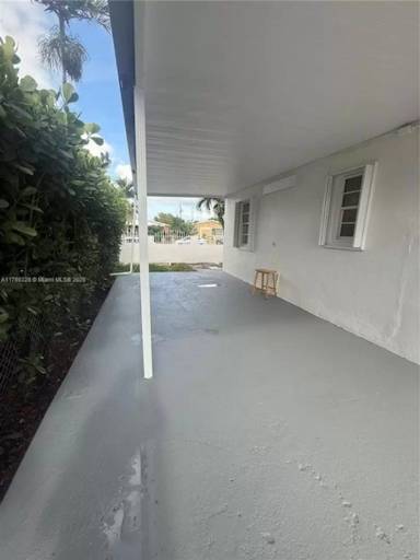 Main picture of 201 W 18th St