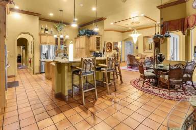 Main picture of 7086 Hall Blvd