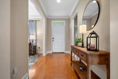 Main picture of 3249 Thoreau Ave