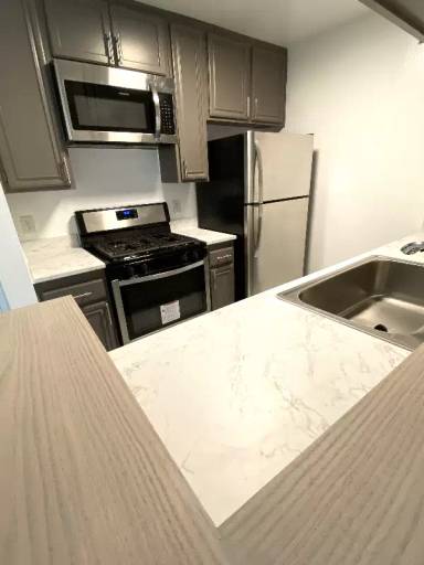 Main picture of 465 Oak St